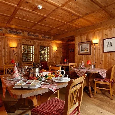 Enzian&apartmenthotel Johannes 4*