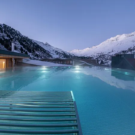 فندق Enzian & Johannes 4*
