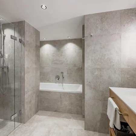 ホテル Enzian & Johannes