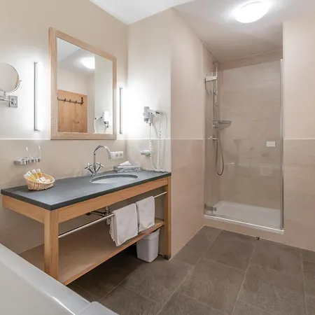 Enzian & Johannes ホテル