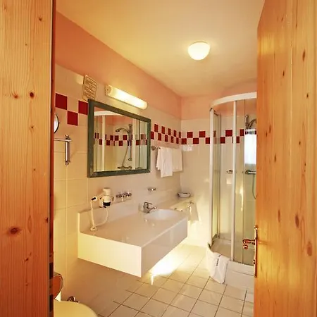 Enzian & Johannes ホテル